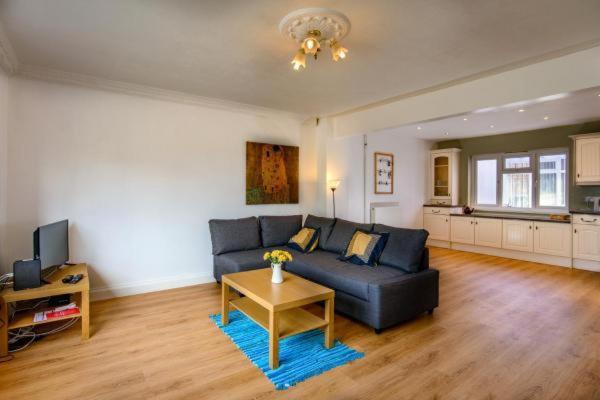 Carys Serviced Accommodation Swansea Zewnętrze zdjęcie