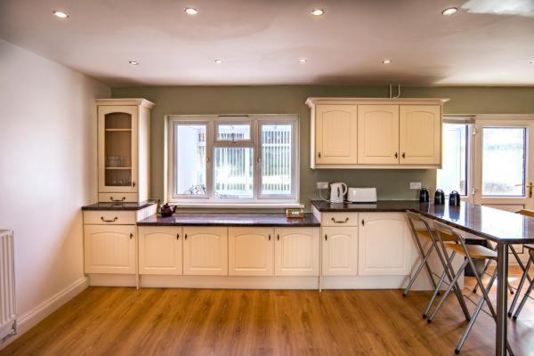 Carys Serviced Accommodation Swansea Zewnętrze zdjęcie
